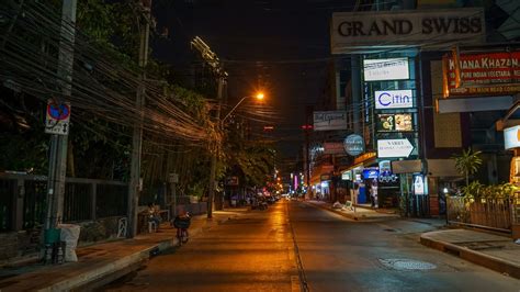 4 Filipinos hurt in Bangkok brawl .